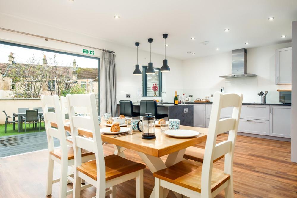 Solar Sanctuary- Skyline Balcony, City Centre, Three Floors, King Beds, Netflix And More! Bath Exterior foto